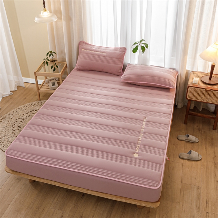 91家纺网 家纺一手货源 找家纺 鑫钰 2023色织水洗纯棉全棉夹棉绣花床笠夹棉枕套邂逅温馨粉