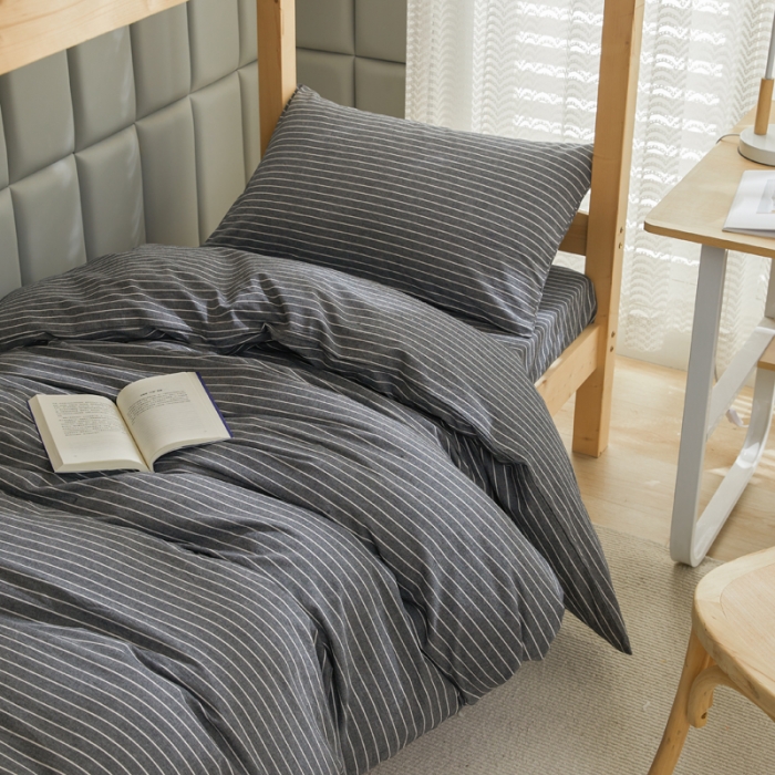 91家纺网 家纺一手货源 找家纺 柠萌家居 A类全棉色织水洗棉三件套学生季宿舍上下铺 深灰细条