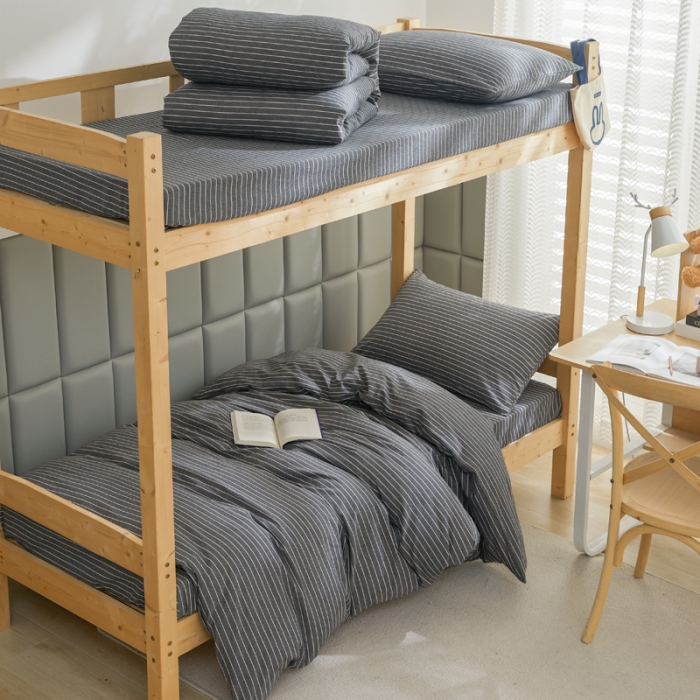 91家纺网 家纺一手货源 找家纺 柠萌家居 A类全棉色织水洗棉三件套学生季宿舍上下铺 深灰细条