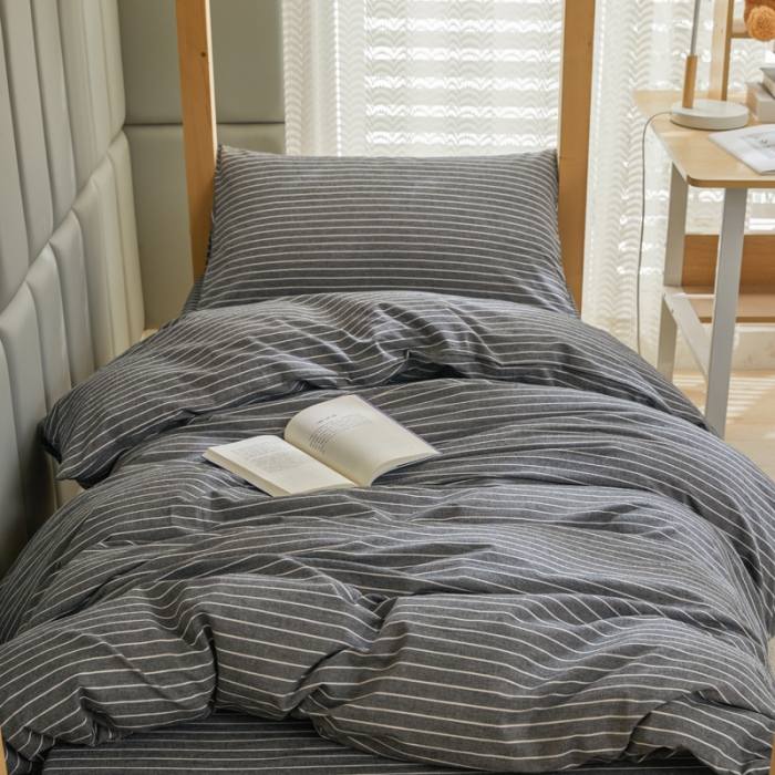 91家纺网 家纺一手货源 找家纺 柠萌家居 A类全棉色织水洗棉三件套学生季宿舍上下铺 深灰细条