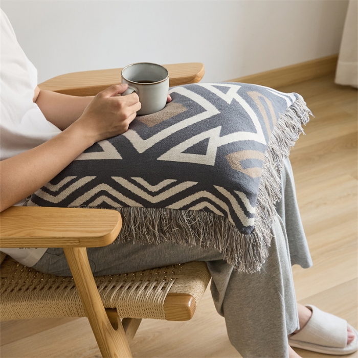 91家纺网 家纺一手货源 找家纺 暖绵绵 新款全棉蕾娜丝抱枕套系列 灰色