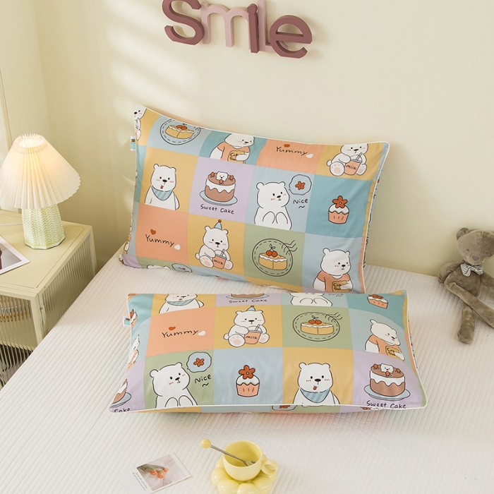 91家纺网 家纺一手货源 找家纺 良佐生活 2022新款60s全棉贡缎卡通印花枕套（单只） 小熊生日