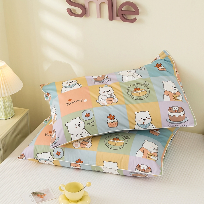 91家纺网 家纺一手货源 找家纺 良佐生活 2022新款60s全棉贡缎卡通印花枕套（单只） 小熊生日