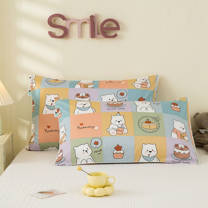 91家纺网 家纺一手货源 找家纺 良佐生活 2022新款60s全棉贡缎卡通印花枕套（单只） 小熊生日