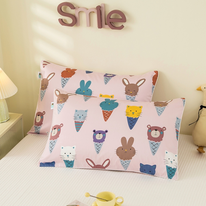 91家纺网 家纺一手货源 找家纺 良佐生活 2022新款60s全棉贡缎卡通印花枕套（单只） 萌宠冰淇淋