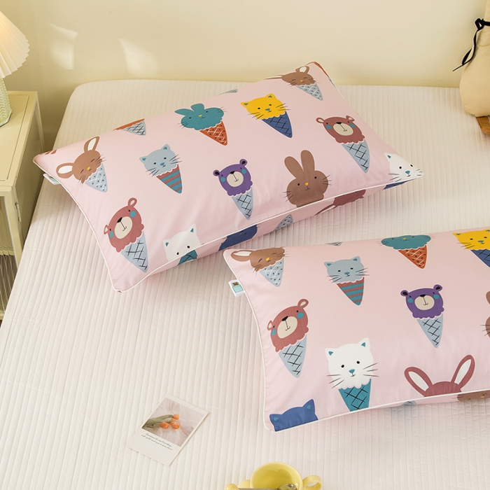 91家纺网 家纺一手货源 找家纺 良佐生活 2022新款60s全棉贡缎卡通印花枕套（单只） 萌宠冰淇淋