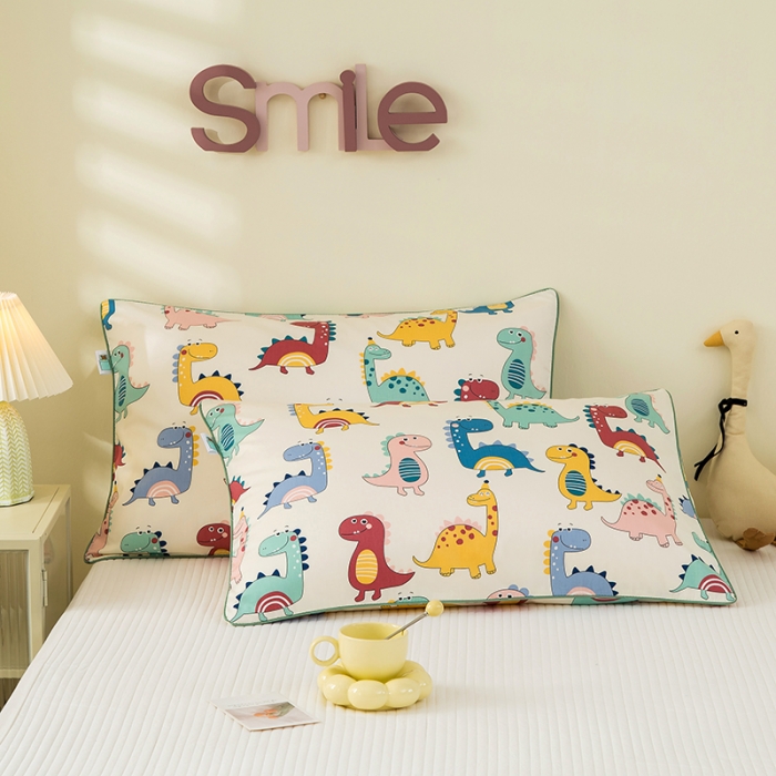 91家纺网 家纺一手货源 找家纺 良佐生活 2022新款60s全棉贡缎卡通印花枕套（单只） 小神龙