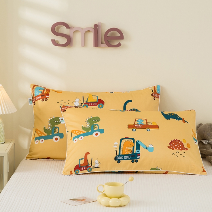 91家纺网 家纺一手货源 找家纺 良佐生活 2022新款60s全棉贡缎卡通印花枕套（单只） 恐龙工程队