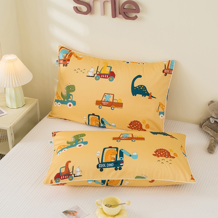 91家纺网 家纺一手货源 找家纺 良佐生活 2022新款60s全棉贡缎卡通印花枕套（单只） 恐龙工程队