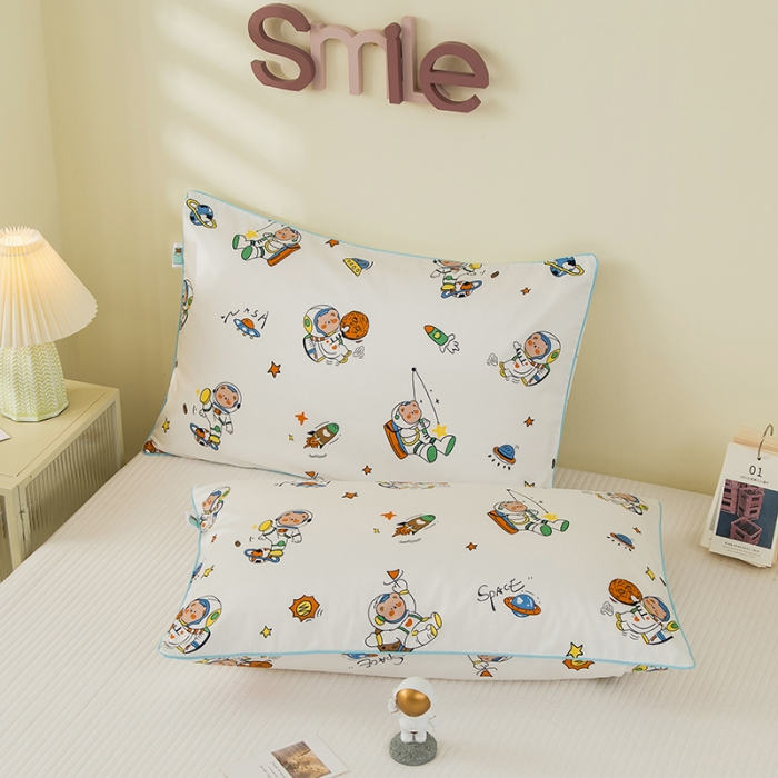 91家纺网 家纺一手货源 找家纺 良佐生活 2022新款60s全棉贡缎卡通印花枕套（单只） 太空小子