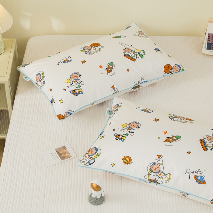 91家纺网 家纺一手货源 找家纺 良佐生活 2022新款60s全棉贡缎卡通印花枕套（单只） 太空小子