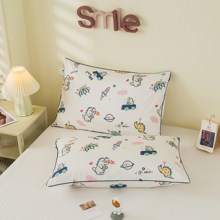 91家纺网 家纺一手货源 找家纺 良佐生活 2022新款60s全棉贡缎卡通印花枕套（单只） 银河之旅