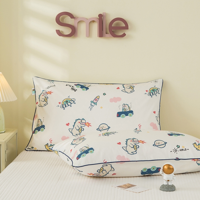 91家纺网 家纺一手货源 找家纺 良佐生活 2022新款60s全棉贡缎卡通印花枕套（单只） 银河之旅