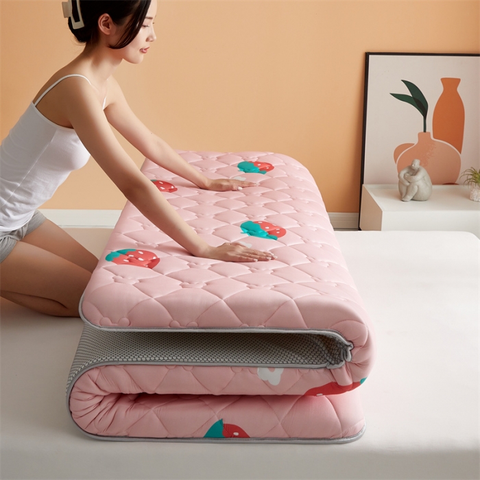 91家纺网 家纺一手货源 找家纺 寐珂家纺 2026新款A类针织大豆双人床垫 草莓宝贝