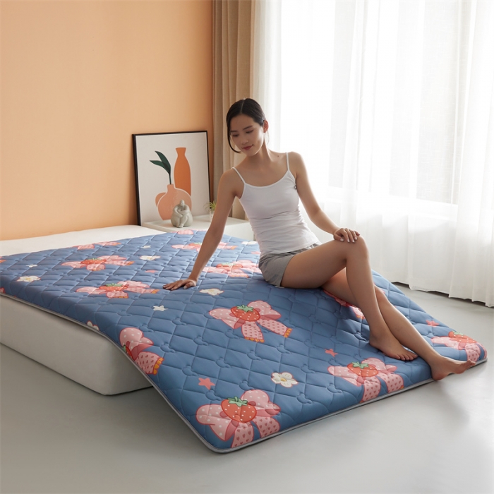 91家纺网 家纺一手货源 找家纺 寐珂家纺 2026新款A类针织大豆双人床垫 花语蝶恋-蓝灰