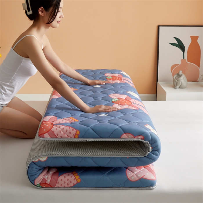 91家纺网 家纺一手货源 找家纺 寐珂家纺 2026新款A类针织大豆双人床垫 花语蝶恋-蓝灰