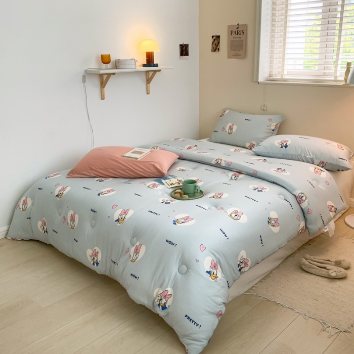 91家纺网 家纺一手货源 找家纺 星期八 2022新款迪士尼春秋被冬被 黛西蓝