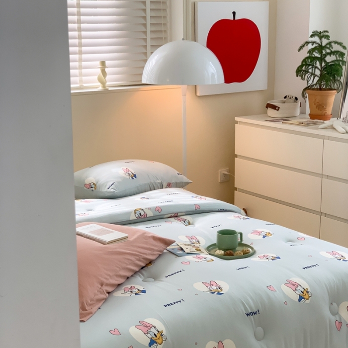 91家纺网 家纺一手货源 找家纺 星期八 2022新款迪士尼春秋被冬被 黛西蓝