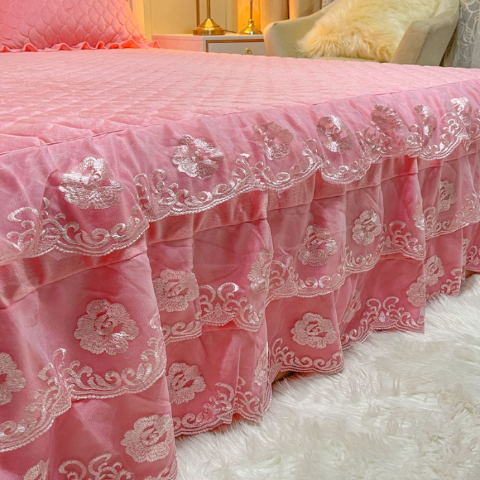 91家纺网 家纺一手货源 找家纺 青竹苑 水晶绒绗缝床裙绗缝被套款四件套牛奶绒加厚保暖被罩床罩 樱花粉