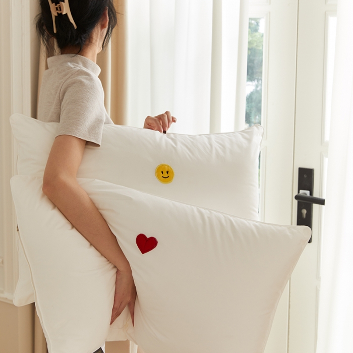 91家纺网 家纺一手货源 找家纺 (总) 伟邦枕芯 2023新款刺绣简约爱心笑脸枕