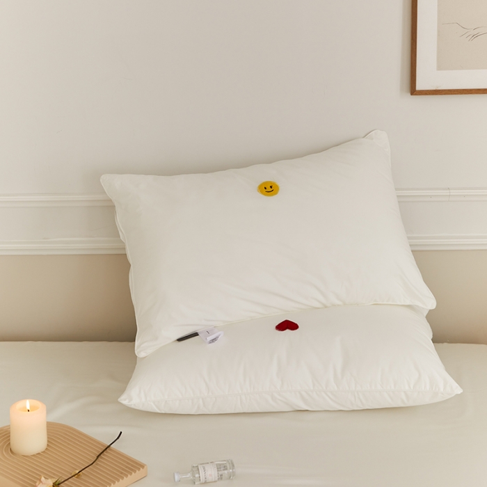 91家纺网 家纺一手货源 找家纺 (总) 伟邦枕芯 2023新款刺绣简约爱心笑脸枕