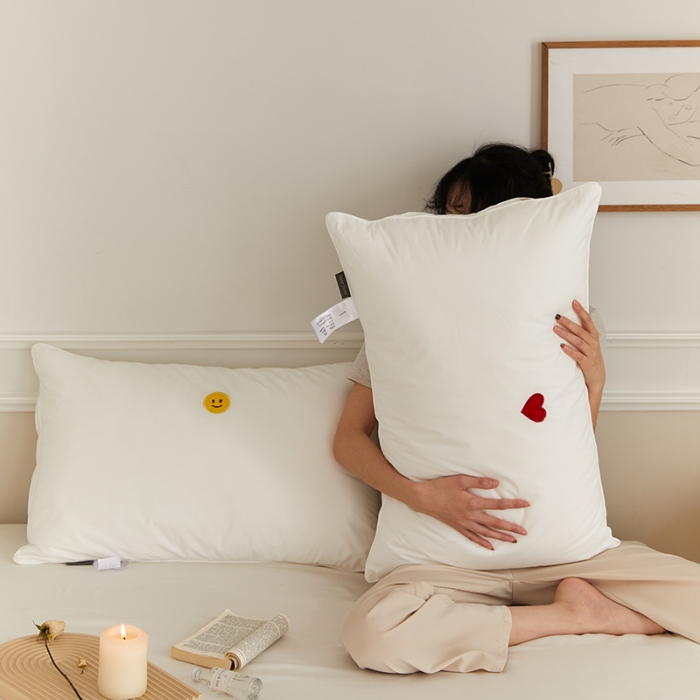 91家纺网 家纺一手货源 找家纺 (总) 伟邦枕芯 2023新款刺绣简约爱心笑脸枕