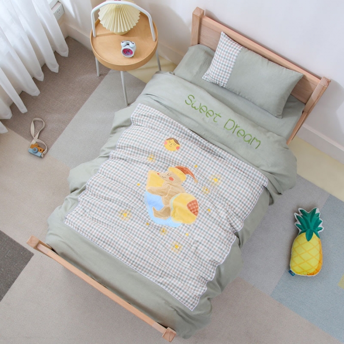 91家纺网 家纺一手货源 找家纺 喜多兔兔兔和熊熊高精密纯棉色织水洗棉幼儿园三件套绿色美梦熊