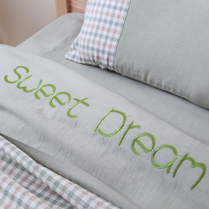 91家纺网 家纺一手货源 找家纺 喜多兔兔兔和熊熊高精密纯棉色织水洗棉幼儿园三件套绿色美梦熊