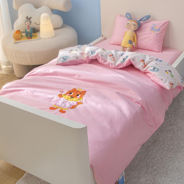 91家纺网 家纺一手货源 找家纺 喜多兔 2022新款小小梦幼儿园三件套 小小梦粉狐狸宝贝