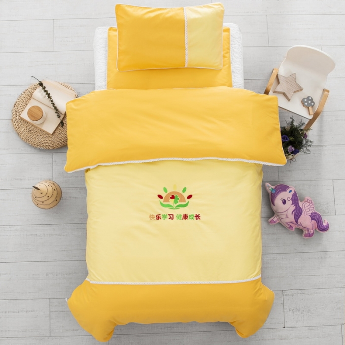 91家纺网 家纺一手货源 找家纺 乐秀22新款绣花款40支全棉幼儿园被子三件套六件套 三拼-黄