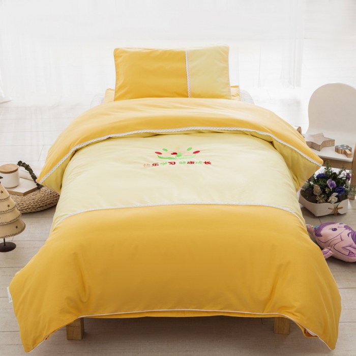 91家纺网 家纺一手货源 找家纺 乐秀22新款绣花款40支全棉幼儿园被子三件套六件套 三拼-黄