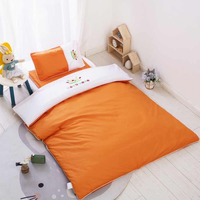 91家纺网 家纺一手货源 找家纺 乐秀22新款绣花款40支全棉幼儿园被子三件套六件套 双拼-橙