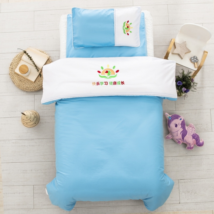 91家纺网 家纺一手货源 找家纺 乐秀22新款绣花款40支全棉幼儿园被子三件套六件套 双拼-蓝