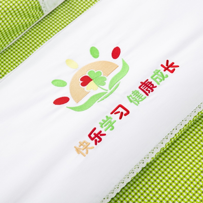 91家纺网 家纺一手货源 找家纺 乐秀22新款绣花款40支全棉幼儿园被子三件套六件套双拼-绿格
