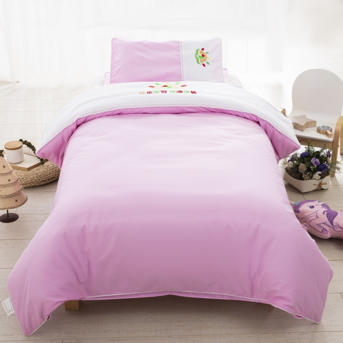 91家纺网 家纺一手货源 找家纺 乐秀22新款绣花款40支全棉幼儿园被子三件套六件套 双拼-粉