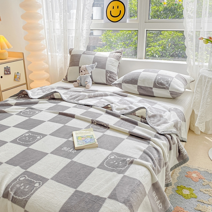 91家纺网 家纺一手货源 找家纺 慕尚家纺 2022新款300g雪绒绒牛奶毛毯 可爱熊