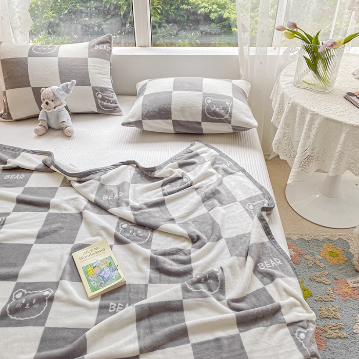 91家纺网 家纺一手货源 找家纺 慕尚家纺 2022新款300g雪绒绒牛奶毛毯 可爱熊