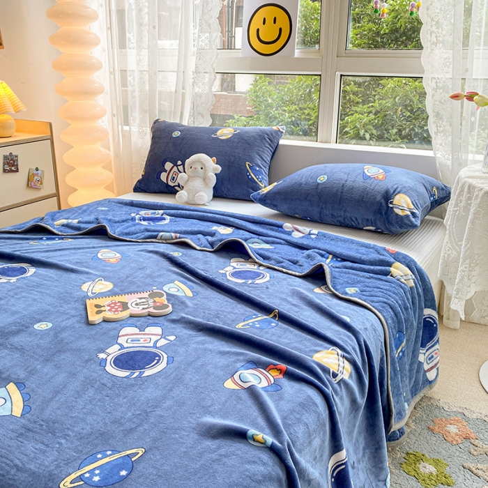 91家纺网 家纺一手货源 找家纺 慕尚家纺 2022新款300g雪绒绒牛奶毛毯 太空人