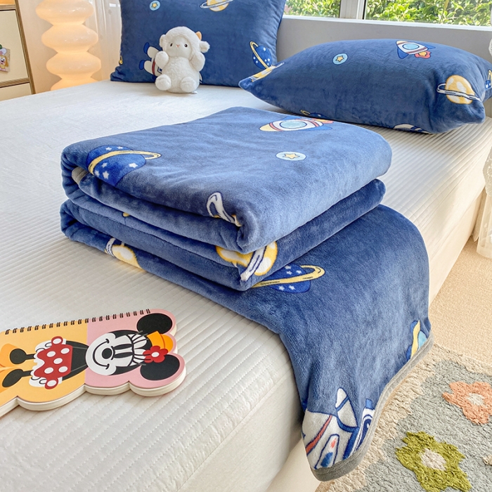 91家纺网 家纺一手货源 找家纺 慕尚家纺 2022新款300g雪绒绒牛奶毛毯 太空人