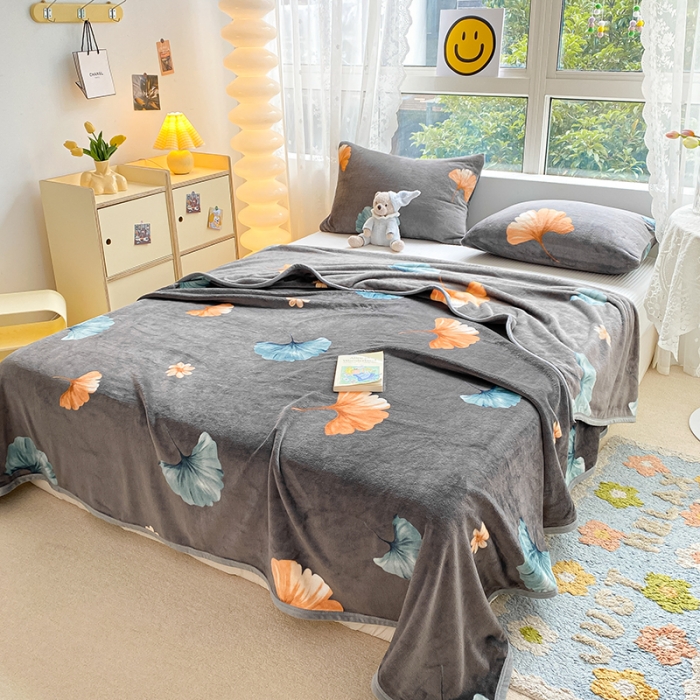 91家纺网 家纺一手货源 找家纺 慕尚家纺 2022新款300g雪绒绒牛奶毛毯 银杏叶