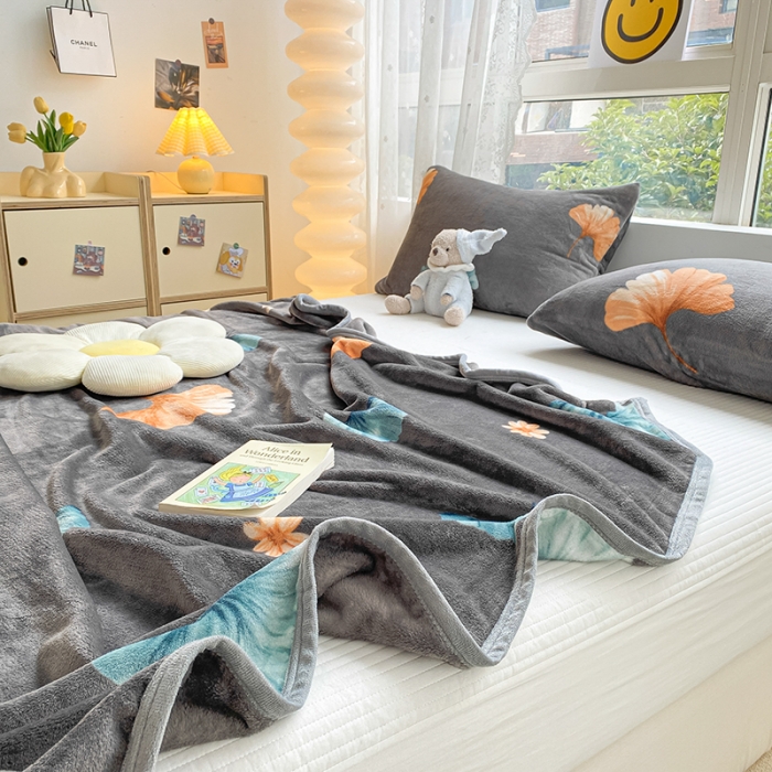 91家纺网 家纺一手货源 找家纺 慕尚家纺 2022新款300g雪绒绒牛奶毛毯 银杏叶