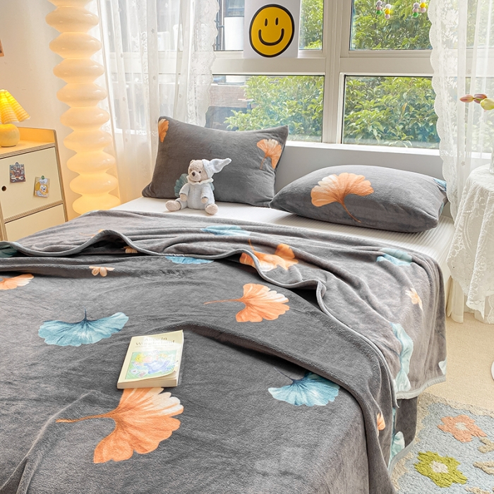 91家纺网 家纺一手货源 找家纺 慕尚家纺 2022新款300g雪绒绒牛奶毛毯 银杏叶