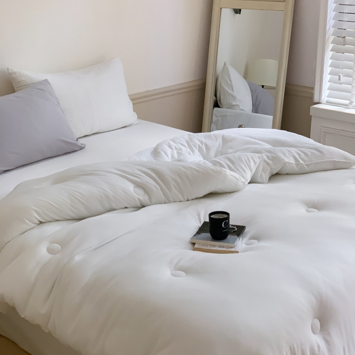 91家纺网 家纺一手货源 找家纺 星期八2022新款水洗棉纯色春夏秋冬被 白色