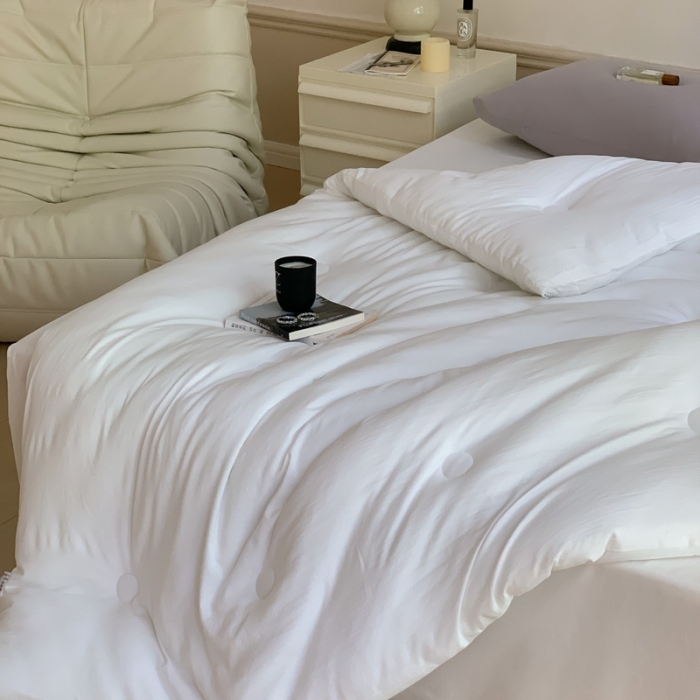 91家纺网 家纺一手货源 找家纺 星期八2022新款水洗棉纯色春夏秋冬被 白色