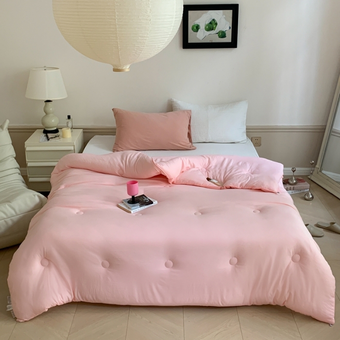 91家纺网 家纺一手货源 找家纺 星期八2022新款水洗棉纯色春夏秋冬被 粉色
