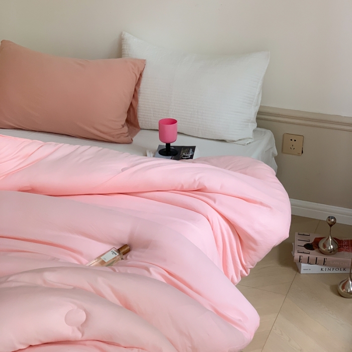 91家纺网 家纺一手货源 找家纺 星期八2022新款水洗棉纯色春夏秋冬被 粉色