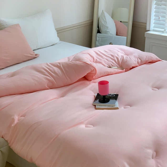 91家纺网 家纺一手货源 找家纺 星期八2022新款水洗棉纯色春夏秋冬被 粉色