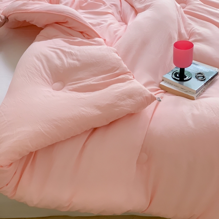 91家纺网 家纺一手货源 找家纺 星期八2022新款水洗棉纯色春夏秋冬被 粉色