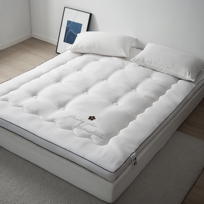 91家纺网 家纺一手货源 找家纺 卡派家纺 2022绣花大豆纤维立体床垫 高雅-白