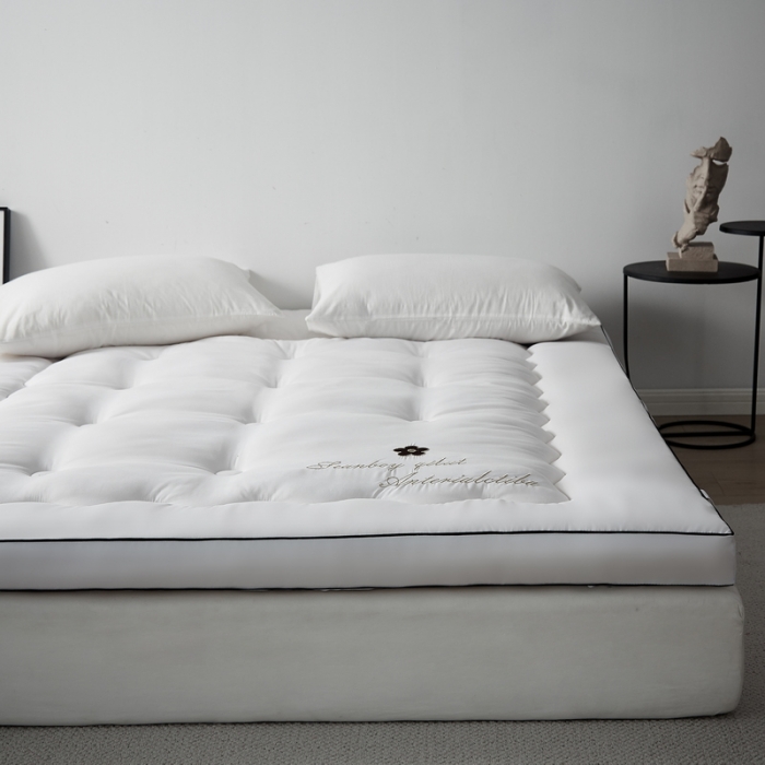 91家纺网 家纺一手货源 找家纺 卡派家纺 2022绣花大豆纤维立体床垫 高雅-白